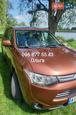 Внедорожник / Кроссовер Mitsubishi Outlander 2012 в Богуславе