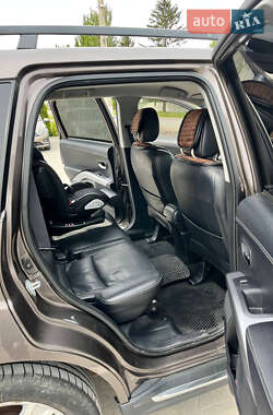 Позашляховик / Кросовер Mitsubishi Outlander 2011 в 