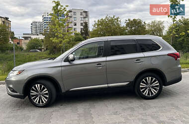 Внедорожник / Кроссовер Mitsubishi Outlander 2020 в 