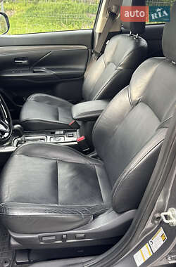 Внедорожник / Кроссовер Mitsubishi Outlander 2020 в 