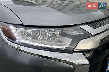 Внедорожник / Кроссовер Mitsubishi Outlander 2020 в 