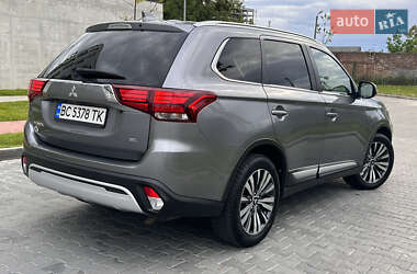 Внедорожник / Кроссовер Mitsubishi Outlander 2020 в 