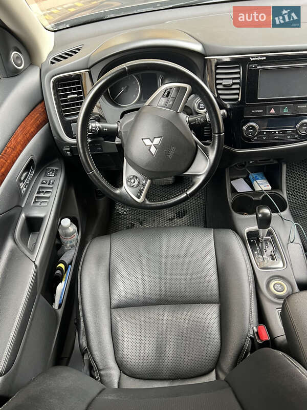 Позашляховик / Кросовер Mitsubishi Outlander 2013 в Києві фото 10 Позашляховик / Кросовер Mitsubishi Outlander 2013 в Києві