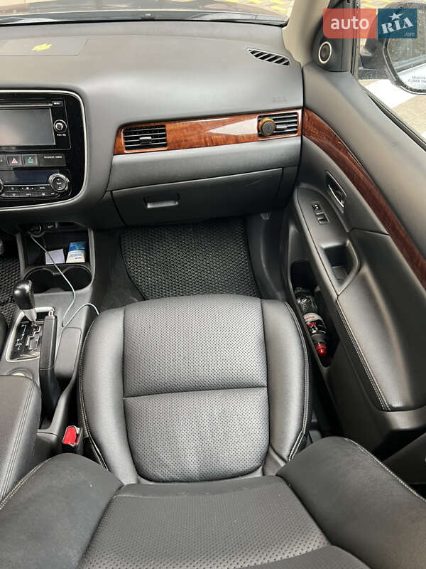 Позашляховик / Кросовер Mitsubishi Outlander 2013 в Києві фото 11 Позашляховик / Кросовер Mitsubishi Outlander 2013 в Києві