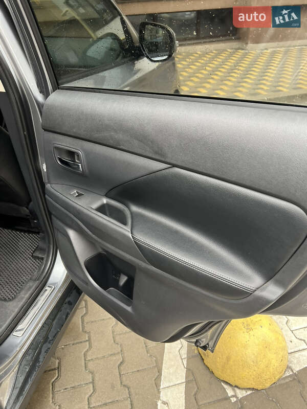 Позашляховик / Кросовер Mitsubishi Outlander 2013 в Києві фото 15 Позашляховик / Кросовер Mitsubishi Outlander 2013 в Києві