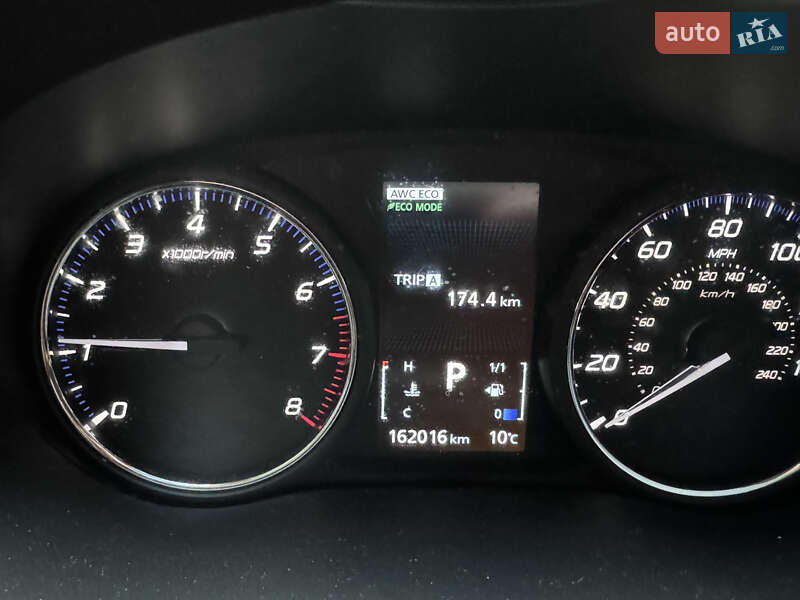 Позашляховик / Кросовер Mitsubishi Outlander 2015 в Полтаві