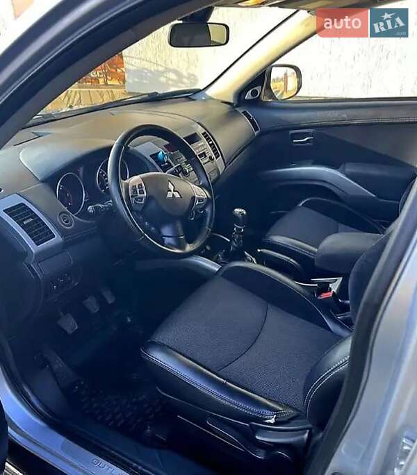 Позашляховик / Кросовер Mitsubishi Outlander 2011 в Мілієве