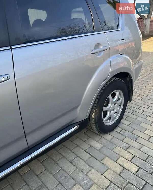 Позашляховик / Кросовер Mitsubishi Outlander 2011 в Мілієве