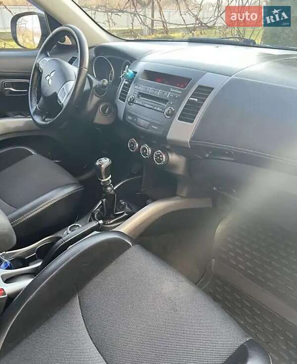Позашляховик / Кросовер Mitsubishi Outlander 2011 в Мілієве