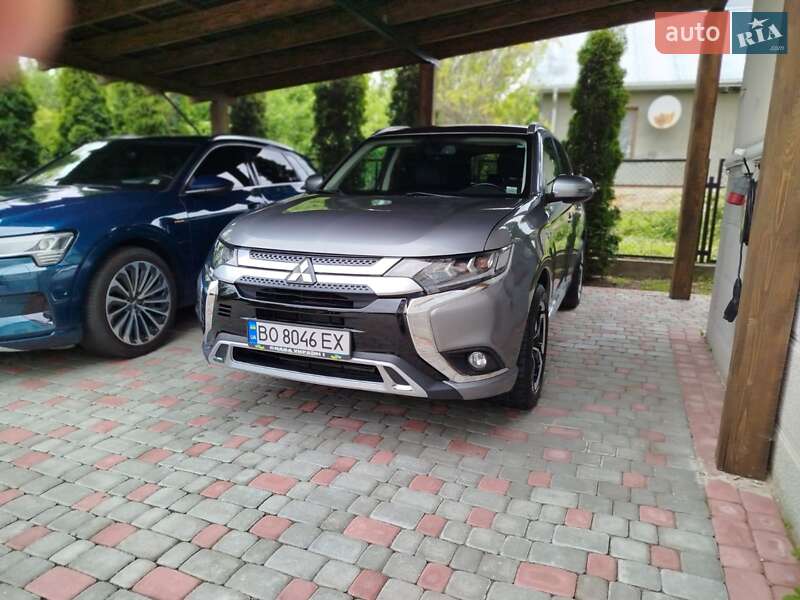 Позашляховик / Кросовер Mitsubishi Outlander 2018 в Тернополі