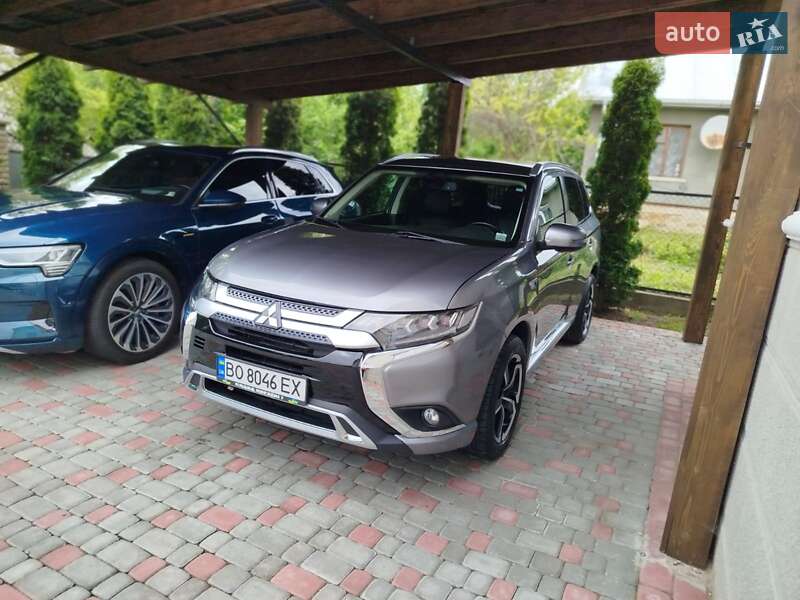 Позашляховик / Кросовер Mitsubishi Outlander 2018 в Тернополі