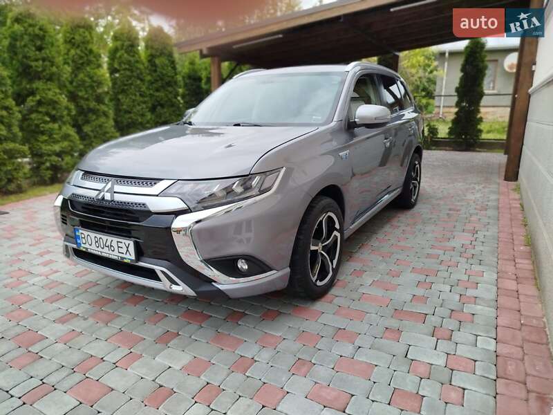 Позашляховик / Кросовер Mitsubishi Outlander 2018 в Тернополі