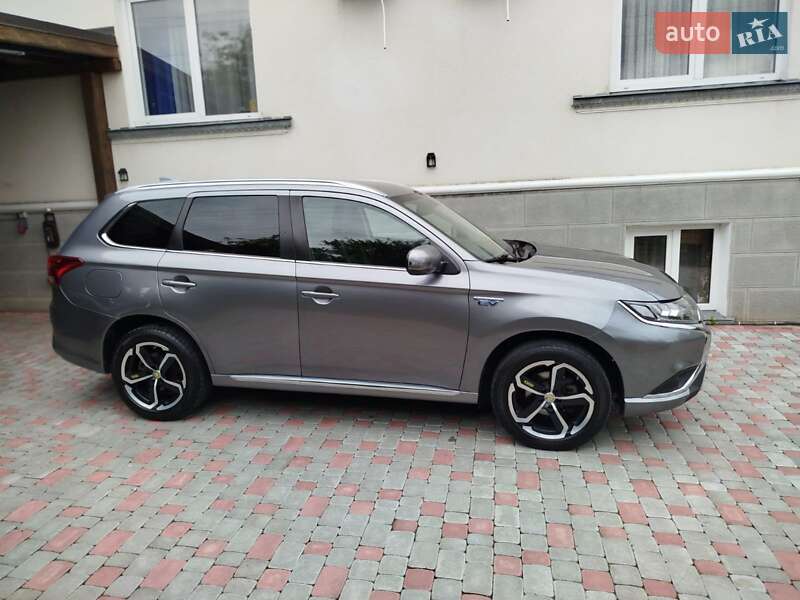 Позашляховик / Кросовер Mitsubishi Outlander 2018 в Тернополі