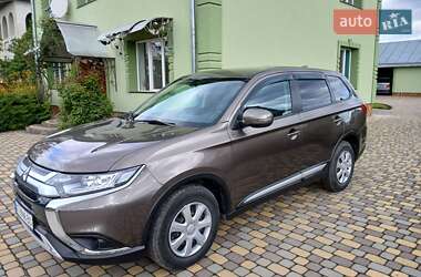 Внедорожник / Кроссовер Mitsubishi Outlander 2021 в 