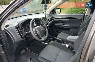 Внедорожник / Кроссовер Mitsubishi Outlander 2021 в 
