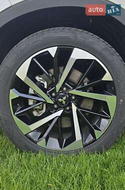 Внедорожник / Кроссовер Mitsubishi Outlander 2023 в 