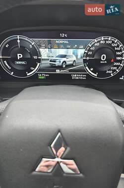 Внедорожник / Кроссовер Mitsubishi Outlander 2023 в 