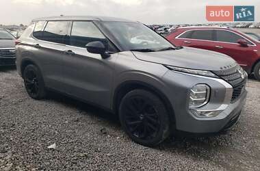 Позашляховик / Кросовер Mitsubishi Outlander 2022 в 