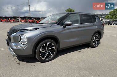 Внедорожник / Кроссовер Mitsubishi Outlander 2023 в 