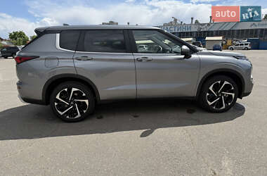 Внедорожник / Кроссовер Mitsubishi Outlander 2023 в 