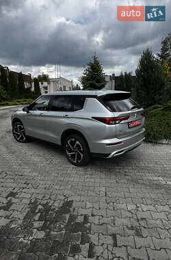 Внедорожник / Кроссовер Mitsubishi Outlander 2021 в 