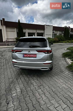 Внедорожник / Кроссовер Mitsubishi Outlander 2021 в 