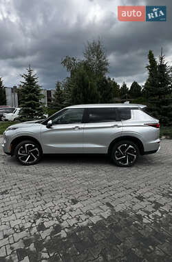 Внедорожник / Кроссовер Mitsubishi Outlander 2021 в 