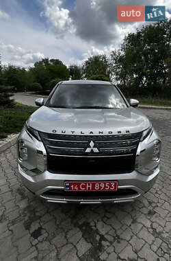 Внедорожник / Кроссовер Mitsubishi Outlander 2021 в 
