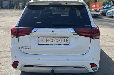 Внедорожник / Кроссовер Mitsubishi Outlander 2020 в 