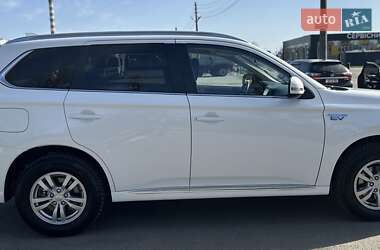 Внедорожник / Кроссовер Mitsubishi Outlander 2020 в 
