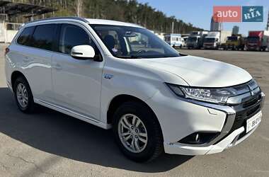 Внедорожник / Кроссовер Mitsubishi Outlander 2020 в 