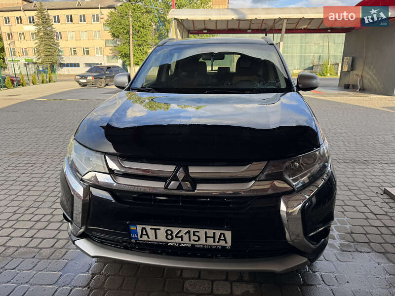 Внедорожник / Кроссовер Mitsubishi Outlander 2016 в Яремче