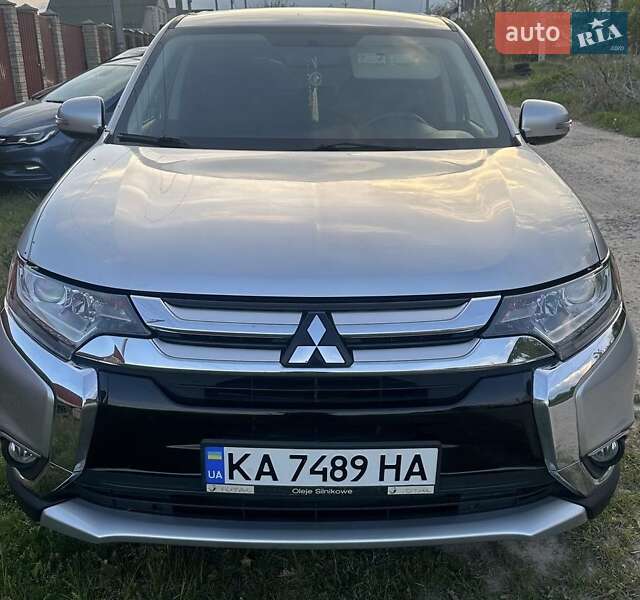 Внедорожник / Кроссовер Mitsubishi Outlander 2017 в Киеве