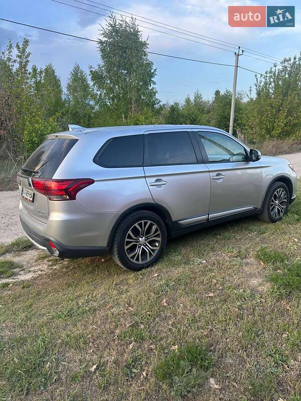 Внедорожник / Кроссовер Mitsubishi Outlander 2017 в Киеве
