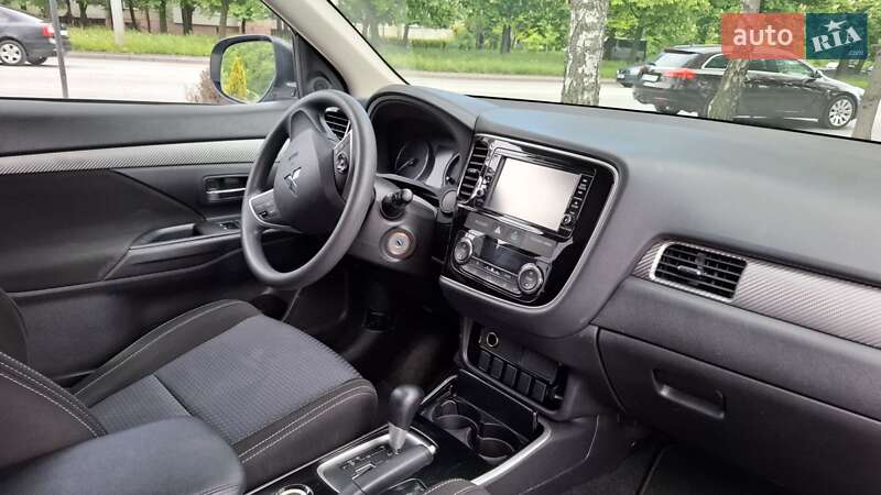 Внедорожник / Кроссовер Mitsubishi Outlander 2017 в Львове