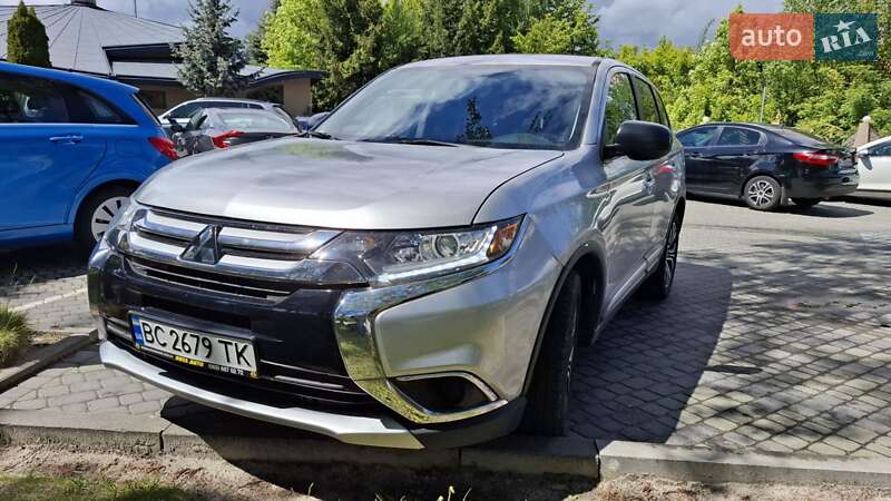 Внедорожник / Кроссовер Mitsubishi Outlander 2017 в Львове