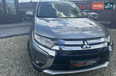 Внедорожник / Кроссовер Mitsubishi Outlander 2018 в 