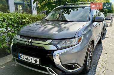 Позашляховик / Кросовер Mitsubishi Outlander 2017 в Києві