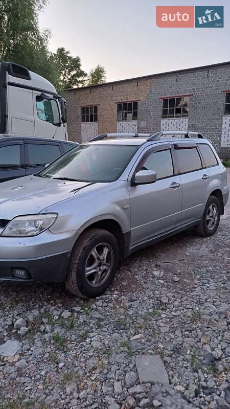 Внедорожник / Кроссовер Mitsubishi Outlander 2004 в Лугинах