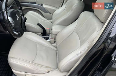 Внедорожник / Кроссовер Mitsubishi Outlander 2009 в 