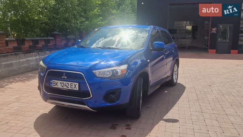 Позашляховик / Кросовер Mitsubishi Outlander 2014 в 