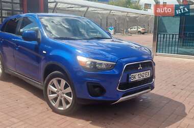 Позашляховик / Кросовер Mitsubishi Outlander 2014 в 