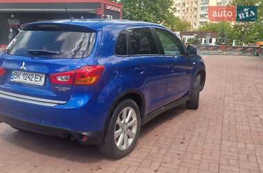 Позашляховик / Кросовер Mitsubishi Outlander 2014 в 