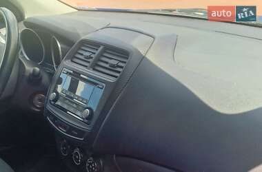 Позашляховик / Кросовер Mitsubishi Outlander 2014 в 