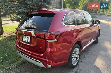 Внедорожник / Кроссовер Mitsubishi Outlander 2020 в 