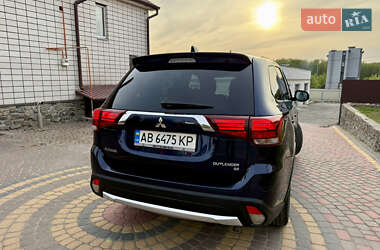 Внедорожник / Кроссовер Mitsubishi Outlander 2017 в 