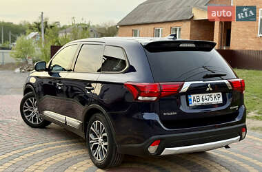 Внедорожник / Кроссовер Mitsubishi Outlander 2017 в 