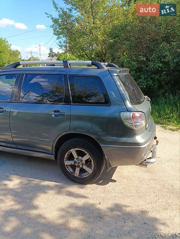 Позашляховик / Кросовер Mitsubishi Outlander 2003 в Харкові