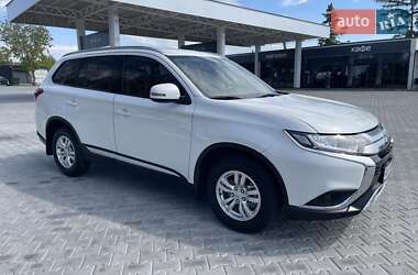 Внедорожник / Кроссовер Mitsubishi Outlander 2021 в 