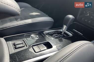 Внедорожник / Кроссовер Mitsubishi Outlander 2021 в 